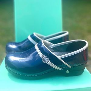 Koi Sanitas professional medical clogs